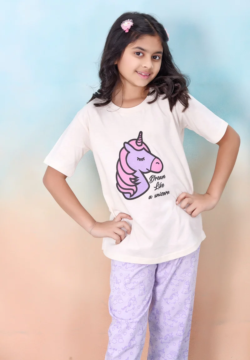 أرتيميا عبوة قيمة من قطعتين ملابس نوم - طقم بيجامة فتيات فاخر بطبعة حلم اليونيكورن وطقم شورت فتيات فاخر بطبعة فيونكة جميلة  قطع -  بلوزة و  بنطلون